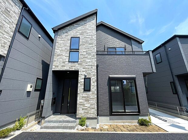 【現地外観写真】(2号棟)住宅ローンに関してもお任せ下さい♪
〇頭金、自己資金無しでも購入できます
〇マイカーローン、カードローンを住宅ローンでおまとめ可
〇家具、家電、引っ越し費用も借入可
〇勤続年数1年未満可