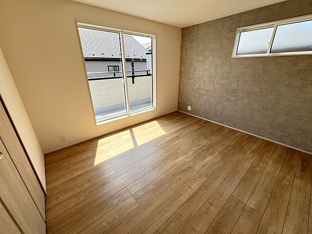 【居室】住宅ローンに関してもお任せ下さい♪
〇頭金、自己資金無しでも購入できます
〇マイカーローン、カードローンを住宅ローンでおまとめ可
〇家具、家電、引っ越し費用も借入可
〇勤続年数1年未満可