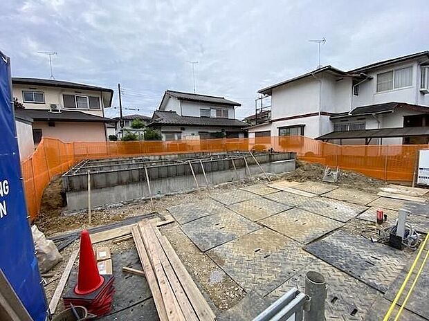 【現地外観写真】これから徐々に家の骨組みが出来上がっていきます。どんな家が建つのか楽しみですね♪