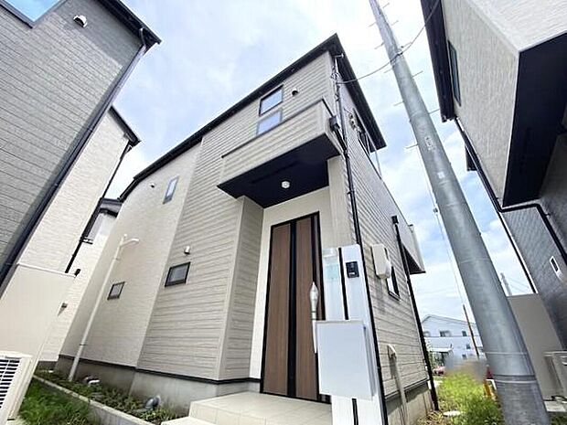 【現地外観写真】3号棟
学校や保育園が徒歩圏内にありお子様のいるご家庭にも嬉しい住環境です!