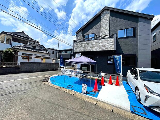 【駐車場】カースペースは2台分あり、急な来客時にも安心です!空いたスペースは駐輪場としてもお使いいただけます♪