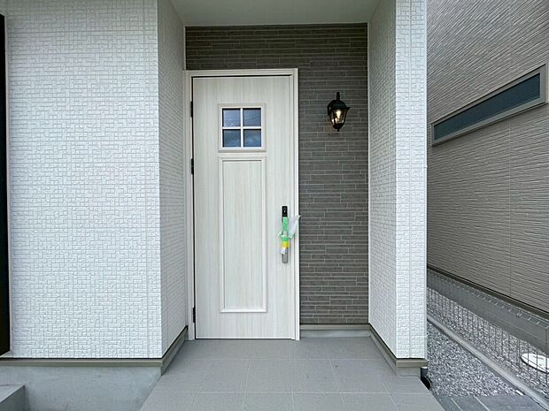 【玄関】☆E号棟☆この街で・この家で暮らしたいと思わせる理由を是非現地でお確かめ下さい。空が広く大きく感じる安らぎ溢れる住環境です。※イメージ画像は実際とは異なる場合があります。