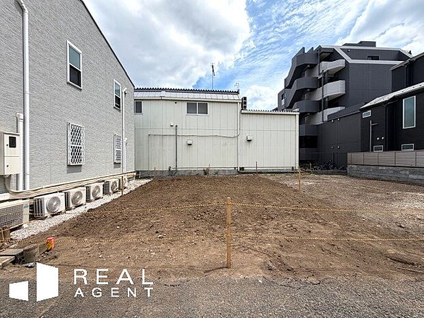 代田橋駅に平坦徒歩3分の他、快速、特急停車駅の笹塚駅にも徒歩9分。開放的な現地、是非、実際にご覧になってみて下さい!