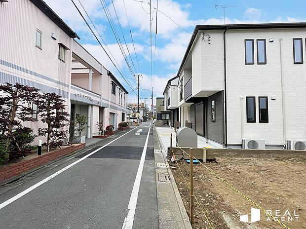 【前面道路】現地までのアプローチをしっかりとご説明させていただきます。お車と徒歩のアプローチをご一緒しますので、なんなりとご質問ください♪