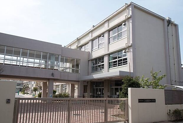 板橋区立上板橋第四小学校(約400m)