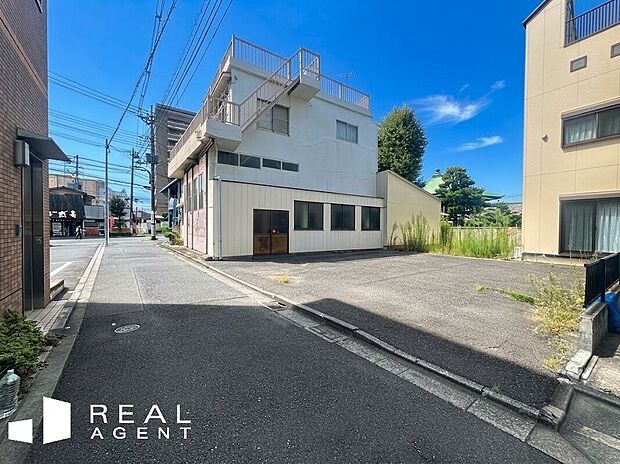 【現地前面道路】不動産をご購入する上で道路付けはとても重要です。
方位も大切ですが、建築基準法上のどの様な道路なのか、しっかりとご説明をさせて頂きます。