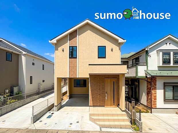 【類似外観同仕様】施工例の為、分譲中の建物とは外壁、屋根開口部等の形状・仕様が異なります。
