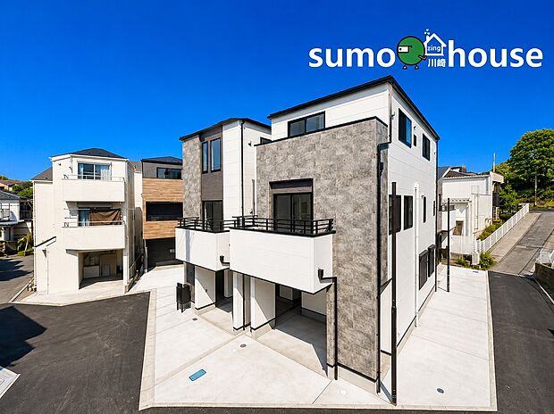 施工例の為、分譲中の建物とは外壁、屋根開口部等の形状・仕様が異なります。