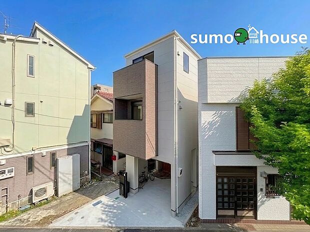 施工例の為、分譲中の建物とは外壁、屋根開口部等の形状・仕様が異なります。