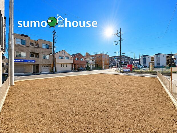 陽当り良好な角地で、夢のマイホームを実現しませんか。隣接するスタイリッシュな住宅も、新しい街並みの魅力を伝えています。建築条件なし、お好きなメーカーで建築可能です。