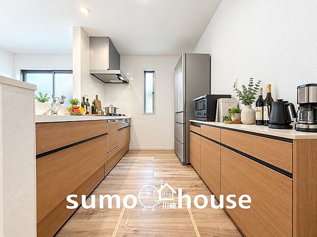 ■キッチン■本画像の家具、家電、小物、植栽、間接照明、棚等はCGによるイメージ画像です。実際の現地には設置されておりません。なお、吊戸棚、間接照明、棚等は有償工事となります