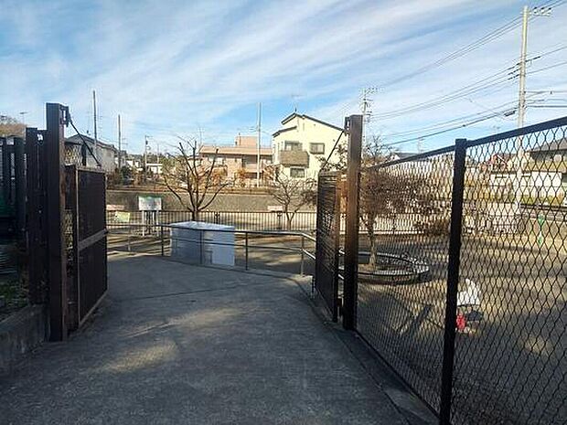 高木公園(約70m)