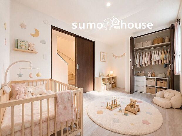 【居室】優しい色合いの子供部屋。たっぷり収納できる大容量クローゼットが備わっています。（本画像はCGで作成しており、実際に現地に家具・家電はおかれておりません。また価格に家具・家電は含まれておりません）