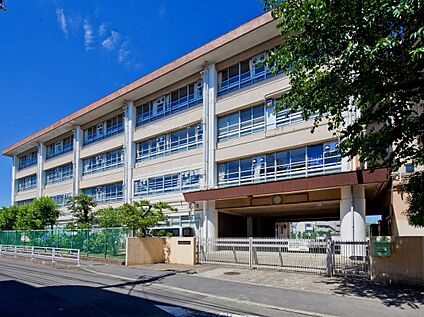 川崎市立菅中学校 910m(徒歩12分)