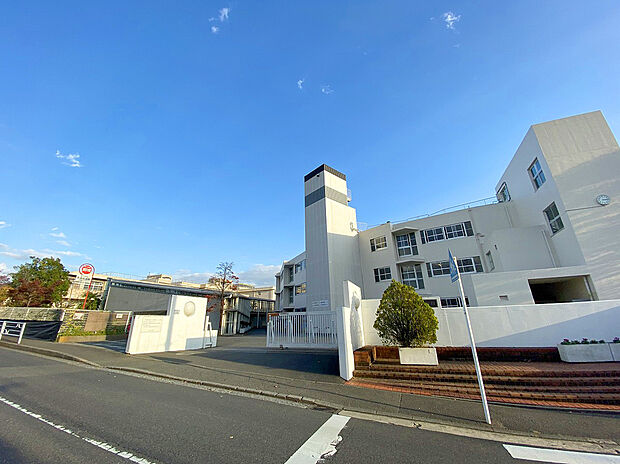 横浜市立川和中学校(約1,400m)