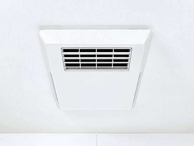 【浴室乾燥機】暖房・乾燥・涼風・換気のモードを搭載した浴室換気乾燥機。天候や時間帯を気にせずいつでも洗濯物が干せる乾燥機能付き。さらに冬場のヒートショック対策など、年中快適なバスライフを支えます。