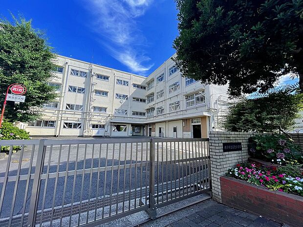 横浜市立奈良小学校(約1,040m)