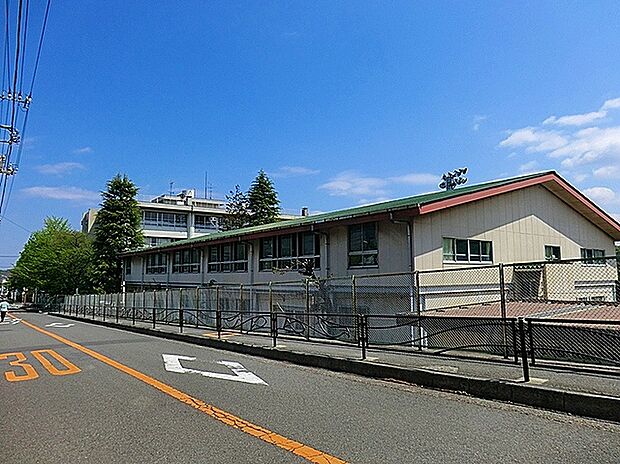 川崎市立南生田中学校(約830m)