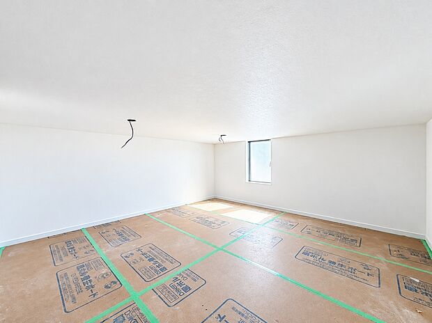 【天井裏収納】季節家電や衣類、思い出の品などをまとめて収納できる便利な天井裏収納。居住スペースを圧迫せず、住まいをすっきりと保てるうれしい空間です。