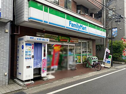 ファミリーマート久地店 380ｍ(徒歩5分)