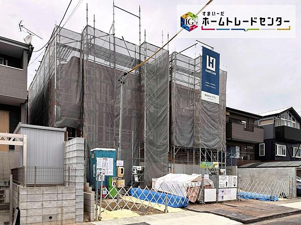 全２棟
並列２台駐車可能♪
完成に向けて現在建築工事中です☆土日・平日を問わず毎日モデルハウスにて物件説明会を開催中☆お気軽にお問い合わせ下さい☆