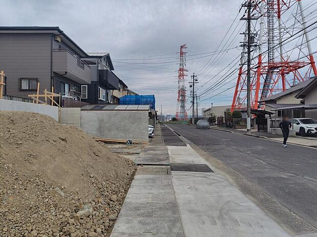 一戸建ての大きなメリットは、「自分の土地」を自由に使えること。好きなペットが飼えるほか、ガーデニングやＤＩＹ、車やバイクの手入れなど様々な趣味を楽しめます♪

