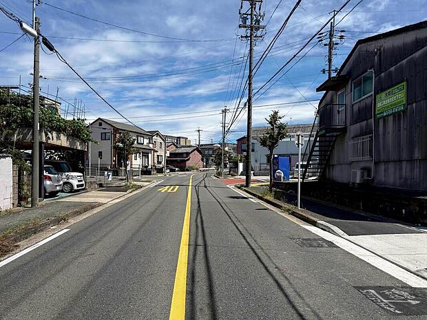 【前面道路含む現地写真】◆ホームトレードセンターは飯田グループホールディングス唯一の販売専門会社です☆