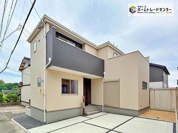 【現地外観写真】一戸建ての大きなメリットは、「自分の土地」を自由に使えること。好きなペットが飼えるほか、ガーデニングやＤＩＹ、車やバイクの手入れなど様々な趣味を楽しめます♪