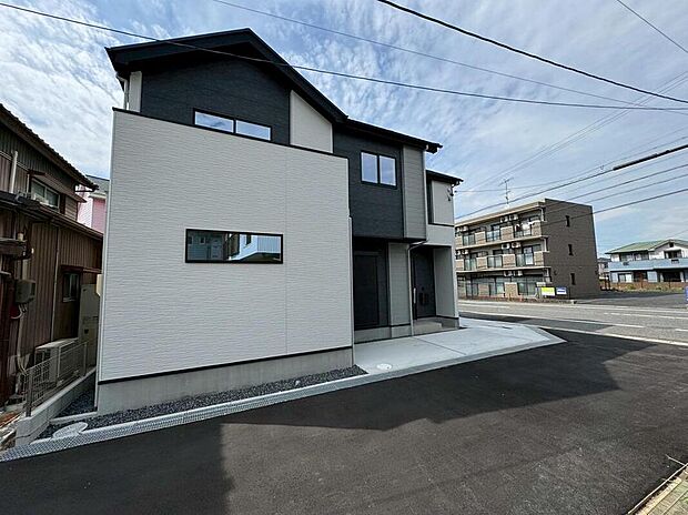 【現地外観写真】完成しております！本日内覧可能です！弊社では現地販売会を行っておりません。現地ご見学の際はお気軽にお問い合わせ下さい☆