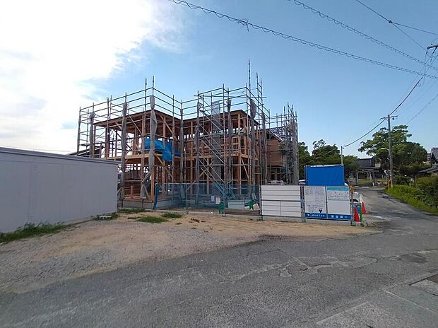【現地外観写真】住宅の構造や設備仕様・完成イメージなどのご質問はいつでもお気軽にお問い合わせ下さいませ☆資料もお送りいたします♪