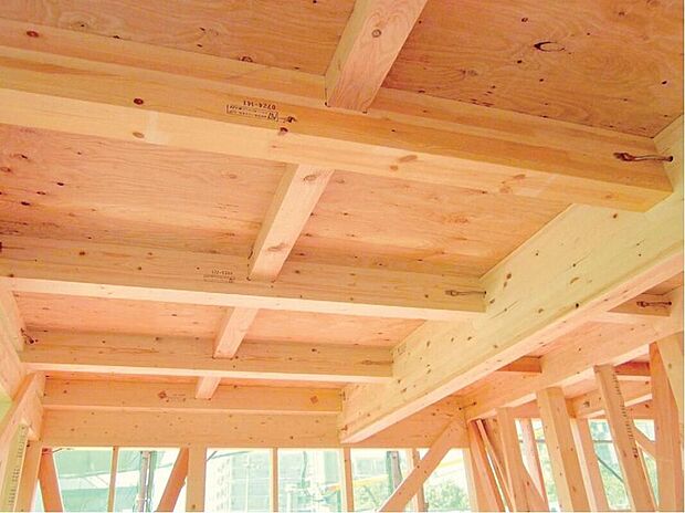 【 剛床工法】床をひとつの面として家全体を一体化することで、横からの力にも非常に強い構造となっています。