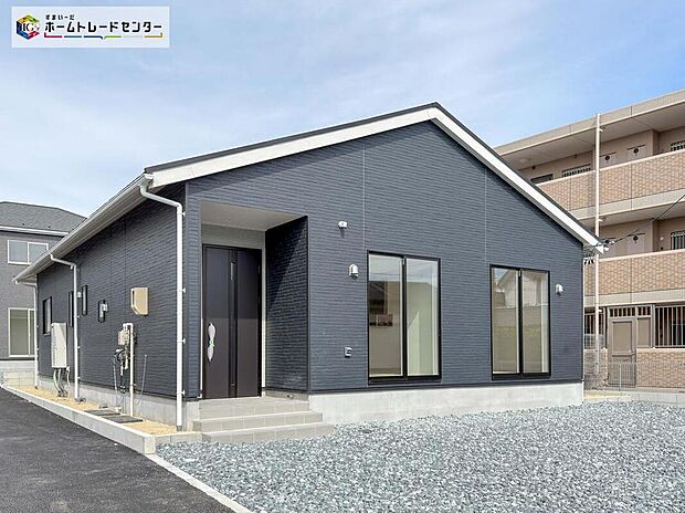 【現地外観写真】【4号棟】
土日のご予約はもちろん、平日やお仕事終わりの時間に合わせて夜間のご案内も実施しています。まずはお客様のご都合やご希望をお聞かせください♪お問い合わせをお待ちしています!