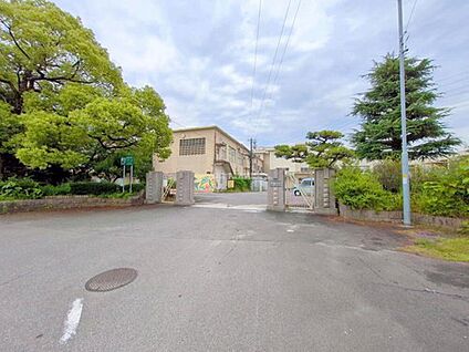 東浦町立東浦中学校 650m(徒歩9分)