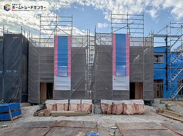 【現地外観写真】完成に向けて現在建築工事中です☆土日・平日を問わず毎日モデルハウスにて物件説明会を開催中☆お気軽にお問い合わせ下さい☆