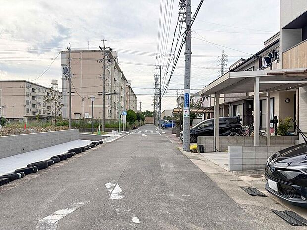 【前面道路含む現地写真】周辺環境の整った閑静な住宅街に立地しています！落ち着いた街並みの中で、穏やかな暮らしを楽しめます♪