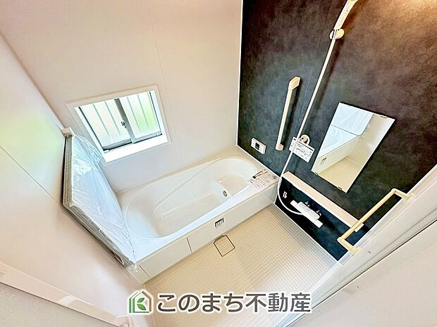 ゆったりと入れるフルオートバスはお子様との団らんバスタイムが楽しめます♪ 足を伸ばしてゆったりくつろげる１坪バスルームです☆