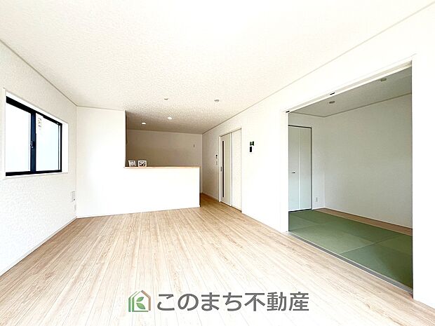 オープンでのびやかな空間を生み出す、こだわりの広がりとゆとり。家族と過ごす時間を大切にしたい方にぴったりの明るくゆとりある住空間です。 