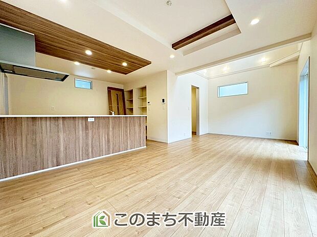 オープンでのびやかな空間を生み出す、こだわりの広がりとゆとり。家族と過ごす時間を大切にしたい方にぴったりの明るくゆとりある住空間です。 