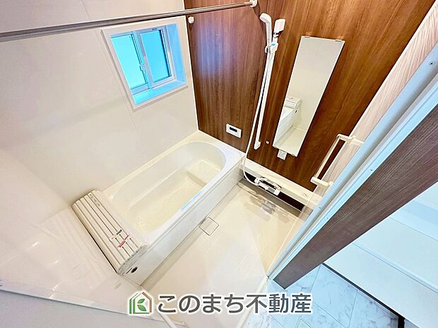 広々とした一坪タイプのバスはお子様と入っても余裕のある広さになっております！ 