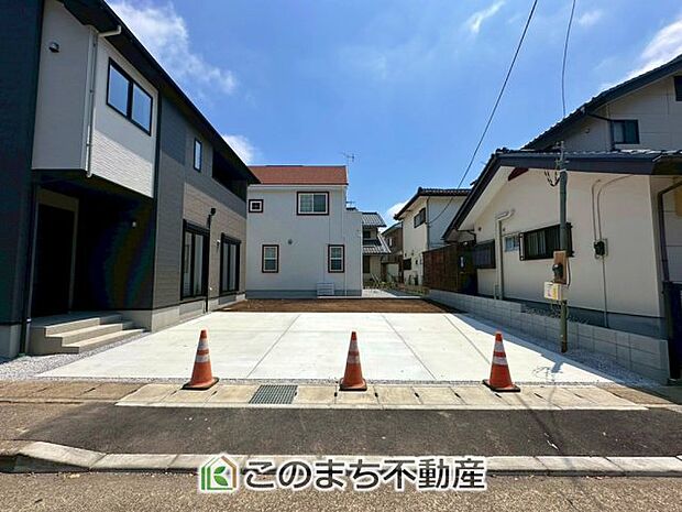 お車並列３台分ご用意しております♪ 