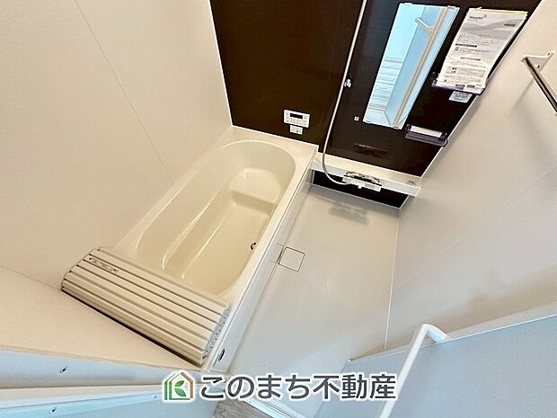 ゆったりと入れるフルオートバスはお子様との団らんバスタイムが楽しめます♪ 足を伸ばしてゆったりくつろげる1坪バスルームです☆