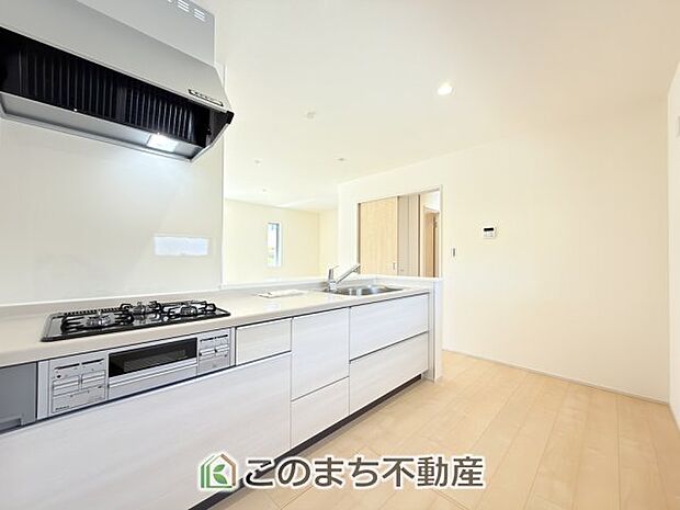 人気の対面式キッチン☆料理をしながらご家族とコミュニケーションが取れます♪