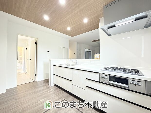 人気の対面式キッチン☆料理をしながらご家族とコミュニケーションが取れます♪