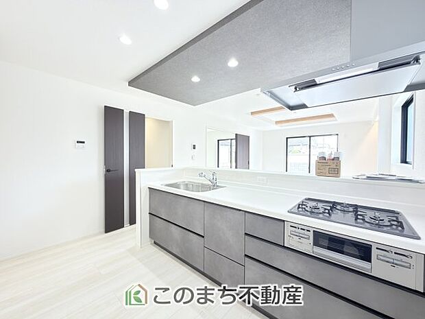 人気の対面式キッチン☆料理をしながらご家族とコミュニケーションが取れます♪