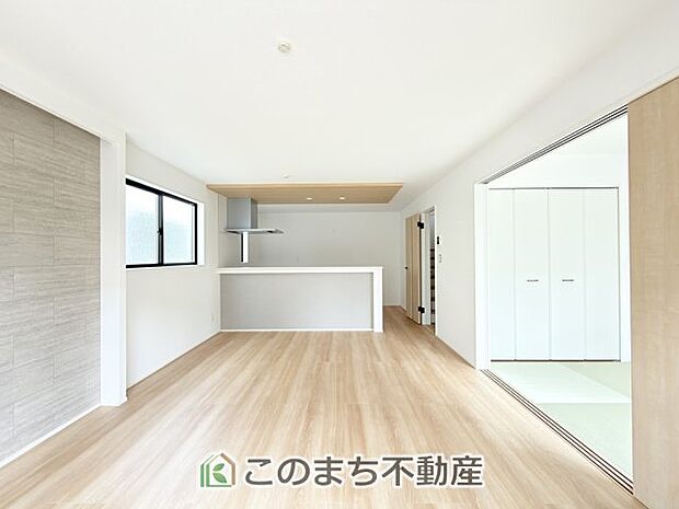 日当たりのいい広い開放的なリビングございます。