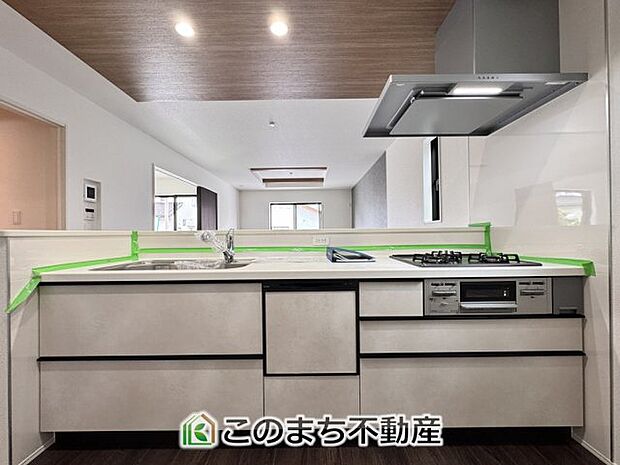 人気の対面式キッチン☆料理をしながらご家族とコミュニケーションが取れます♪