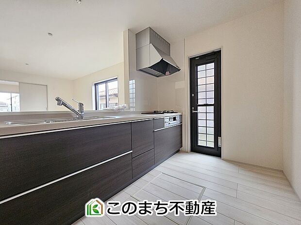 人気の対面式キッチン☆料理をしながらご家族とコミュニケーションが取れます♪