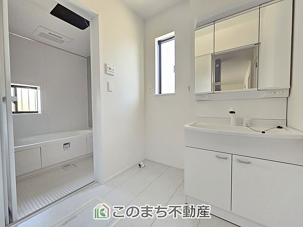 【洗面】シャンプードレッサーで朝の身支度♪伸びるホースでお掃除も簡単清潔です！