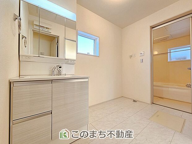 【洗面】シャンプードレッサーで朝の身支度♪伸びるホースでお掃除も簡単清潔です！