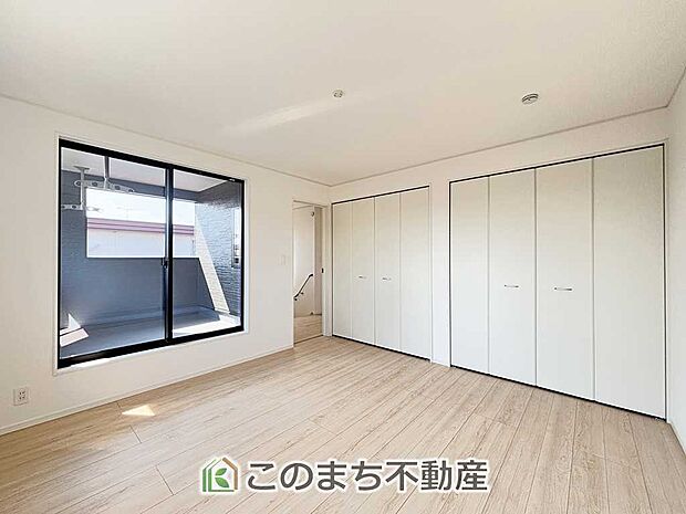 【洋室】南向きで陽当たりの良い洋室♪風通しもよく快適です☆